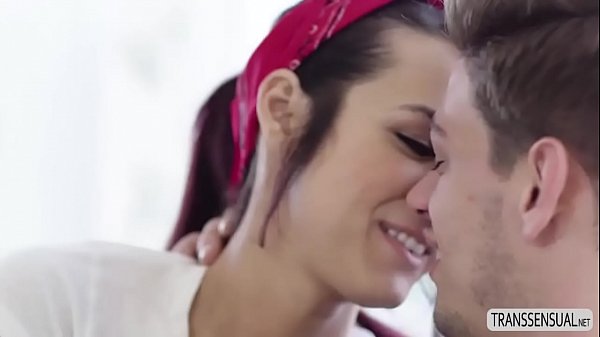 Shemale Khloe Kay bangs with her bf in the living room