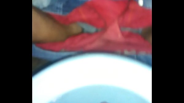 Batendo um no banheiro