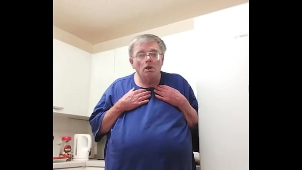 Lxv feel horny after watching shemale wank