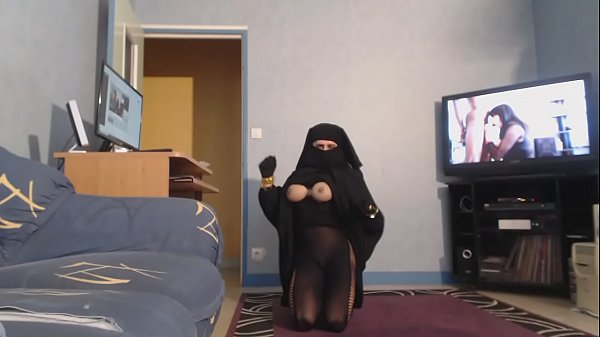 seins nus en djilbab et niqab