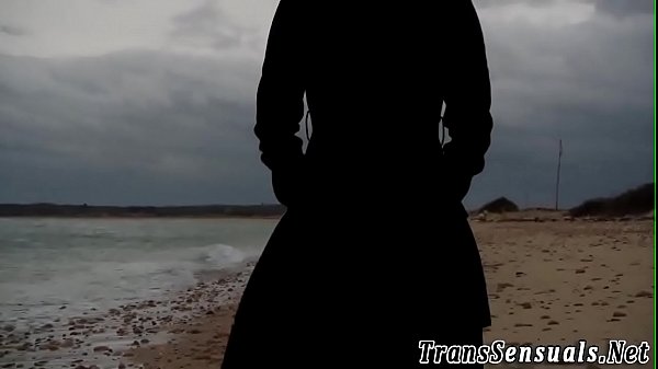 Tgirl babe gets rimjob