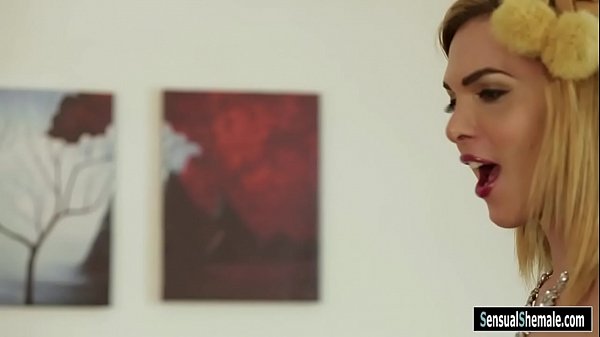 Glamour shemale fucked man in the ass