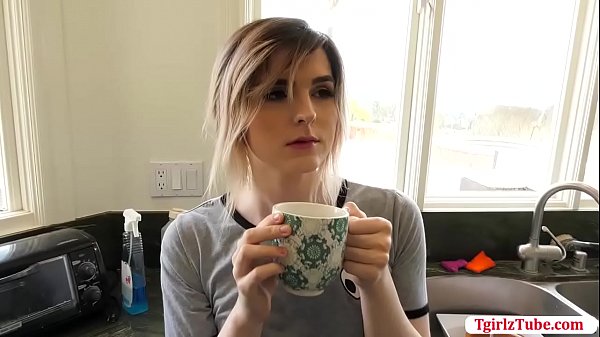 Hot TBabe Ella Hollywood welcome dudes cum on her face