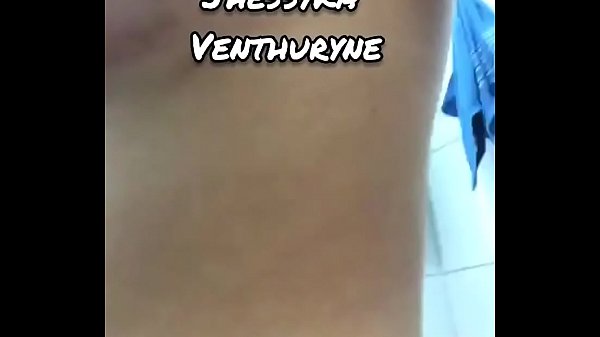 Jhessyka Venthuryne – Tgata do Ceará sensualizando no banheiro