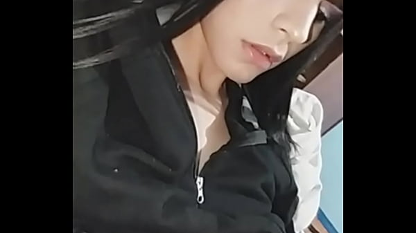 Lu se manosea en camara para calentar a desconocidos