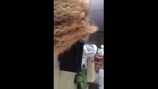 סרטי סקס בדוגי סטייל כוסית מקבלת בתחת מאחורה