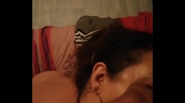 Nawal la petite salope qui adore sucer