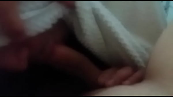 Caindo de boca no meu grelinho duro