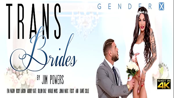 Curvy Tbabe fucks her hot girlfriend