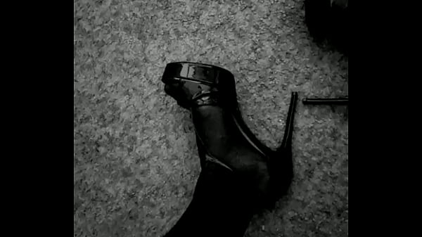 Crossdresser Masturbating