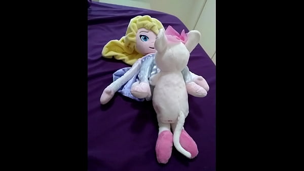 Plushie Porn: Squeaky Mouse Creampies Elsa’s Silky Hole