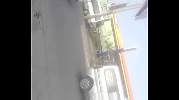 Rico culito en el paradero