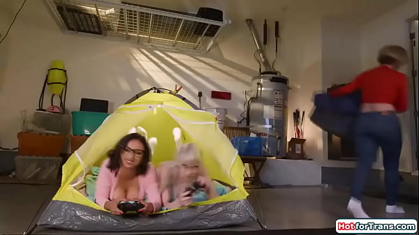 I join with my strapon to fuck the tgirl