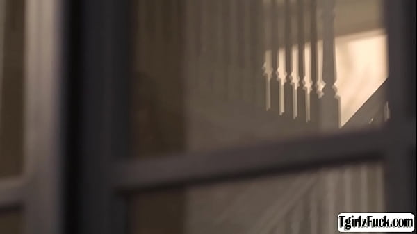 Shemale Itzel Saenz and her bestfriend are about to get extra nasty