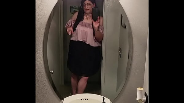 Do Your High Heels Ever Make You Too Tall In Selfies?…