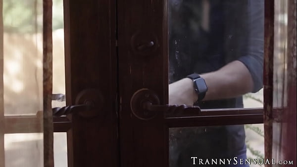 Thick cock tranny Daisy Taylor fucks horny girl doggystyle