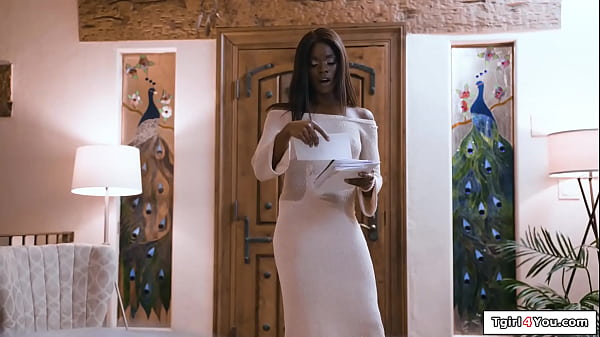 Trans Zariah Aura licks ebony gfs pussy