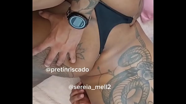 Encontrei minha ex na balada e gozei dentro do cuzinho dela lá mesmo