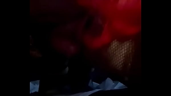 Con un gran consolador se penetra rica trans