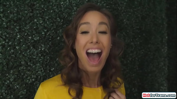 Shemale Jade Venus fucks lady for squirt