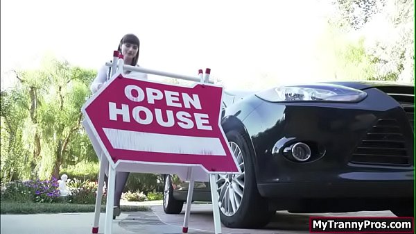 Tgirl gets her juicy ass fucked by her new bf