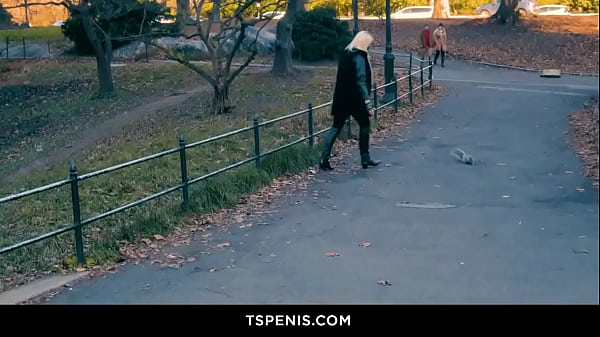 Trans woman Aubrey Kate gets blowbanged by 4 guys!