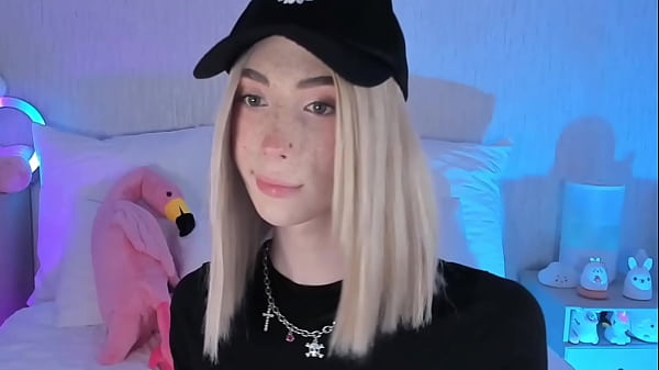 Sweet Eaton Flexing Her Tiny Feet On Live