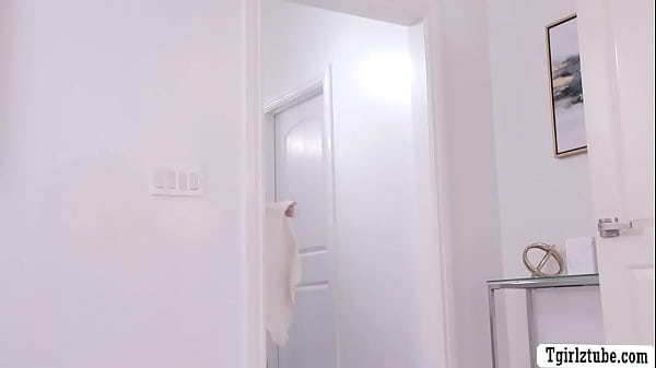 Curvy TS Izzy Wilde throats TS roommates Gracie Janes shecock