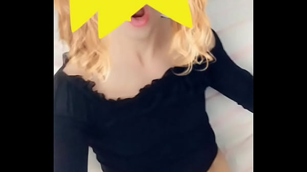 blonde rubbing clit