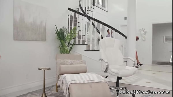 Muscle patient fucks TS therapist