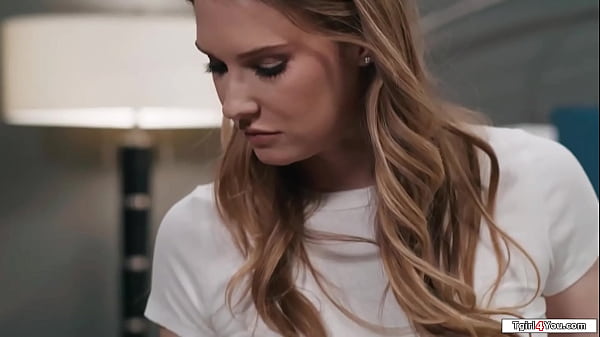 Shemale Aubrey Kate bangs her super hot roommate Ashley Lane