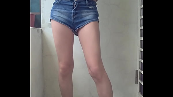 Shemale Ting Xuan Masturbating with a dildo on the balcony