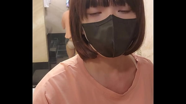 Shemale Ting xuan takes a bath in the bathtub wearing clothes